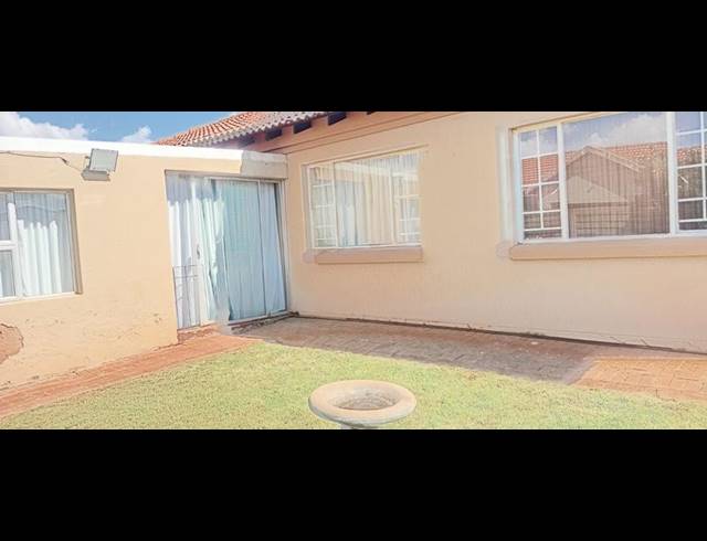 3 BEDROOM HOUSE FOR SALE IN THE ORCHARDS